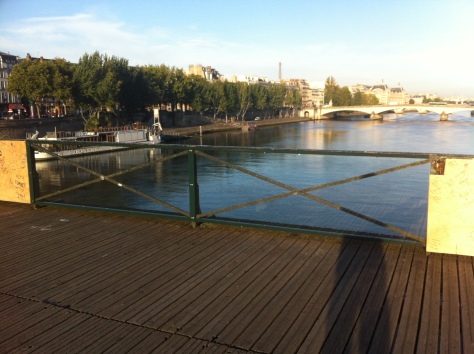 The REAL Pont des Arts, revealed by specially designed glass panels!